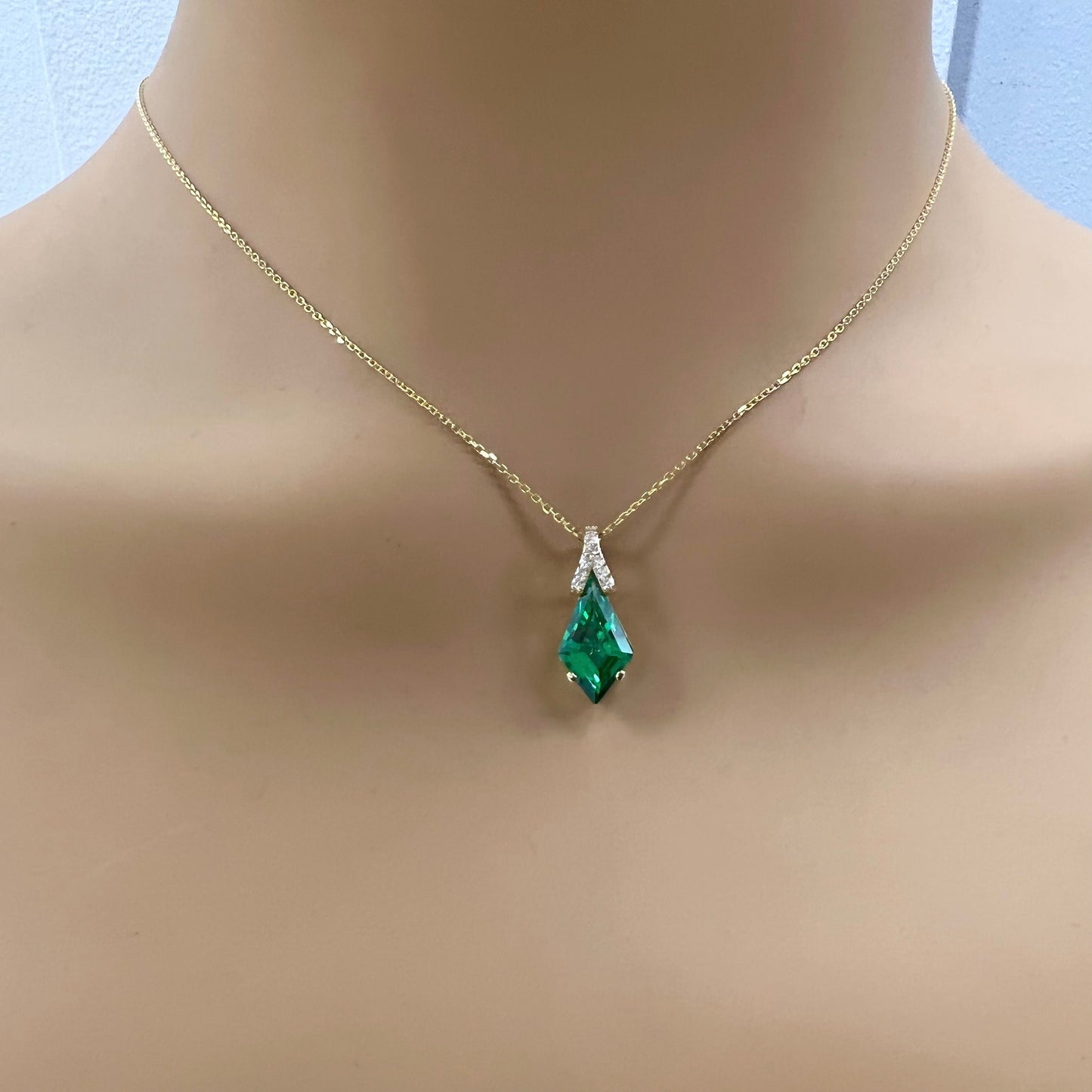 Green Emerald and Moissanite Kite Shape Pendant Necklace White/Yellow Gold Unique Kite Shape Ruby Emerald Olive Green Sapphire Necklace 7419